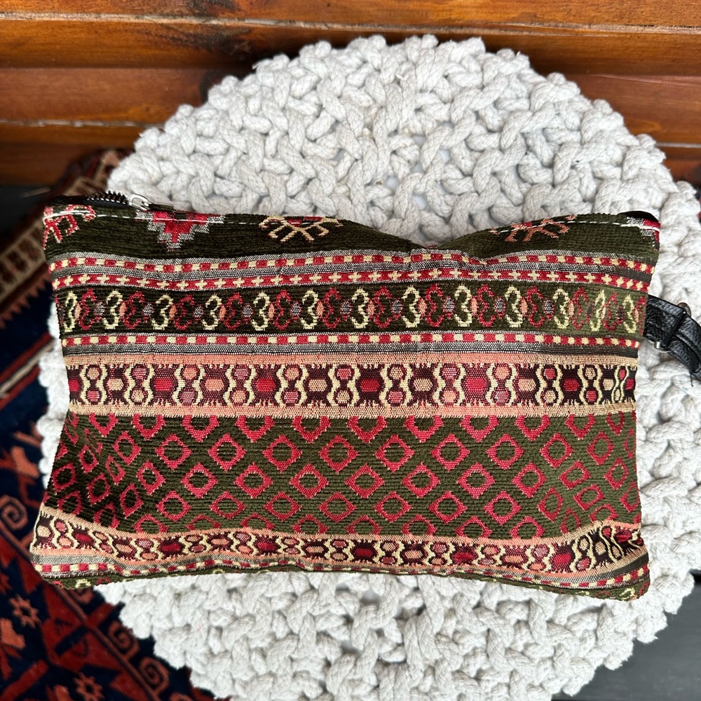 Woman’s clutch. Handmade in Turkey. Never been used.